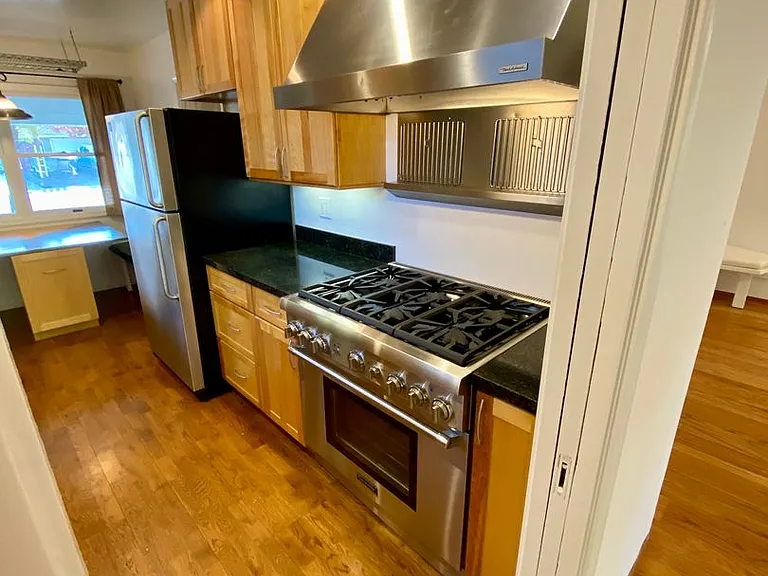 1052 Clark Ave — Photo 6