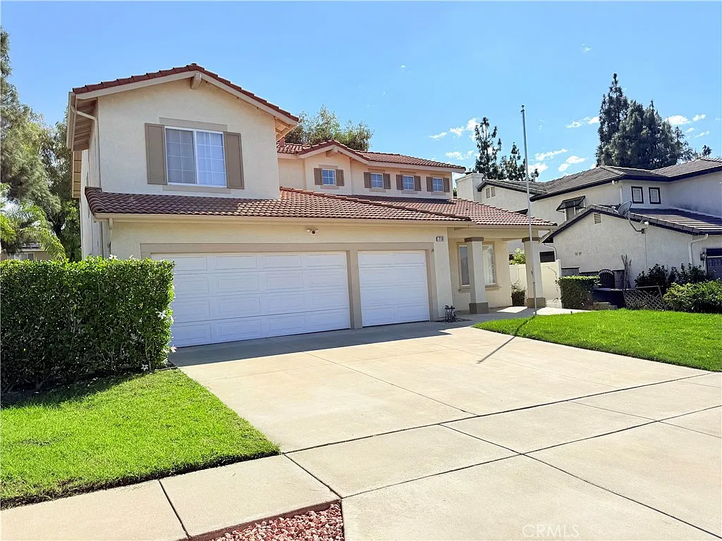 5 bed, 2294 sqft, $4,250 — Photo 2