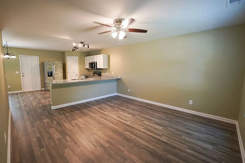 4 bed, 3.0 bath, 1802 sqft, $2,100 — Photo 4