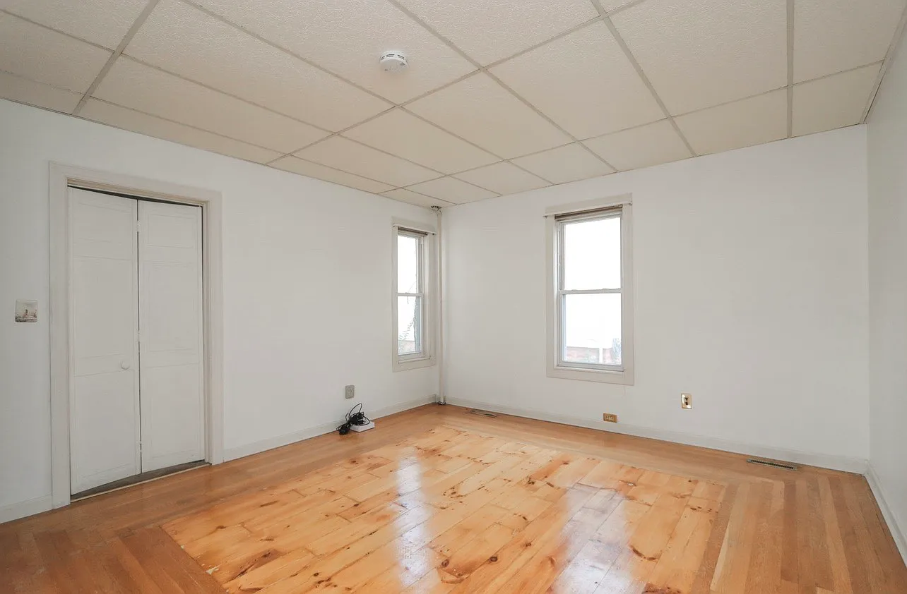 2 bed, 1100 sqft, $1,600 — Photo 2