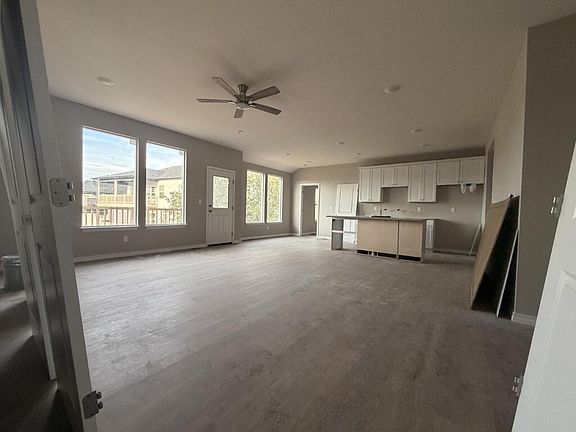 3rd image of 2607 W Summerset Street