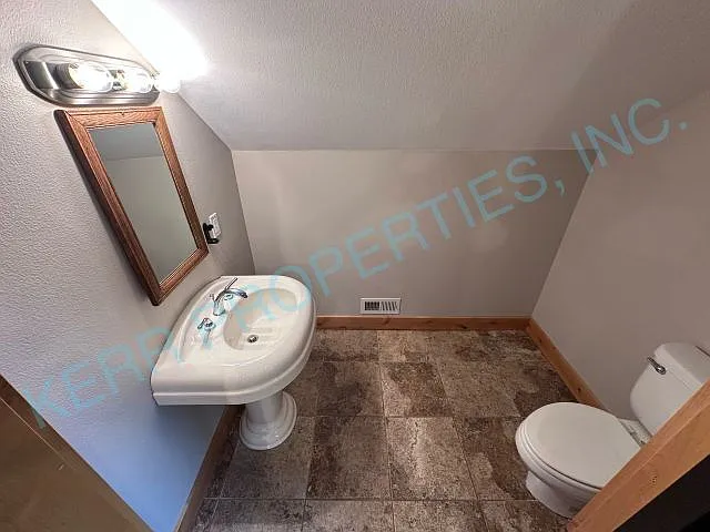 225 NE Lucas Rd — Photo 15