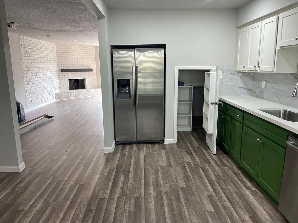 Stainless steel kitchen appliances