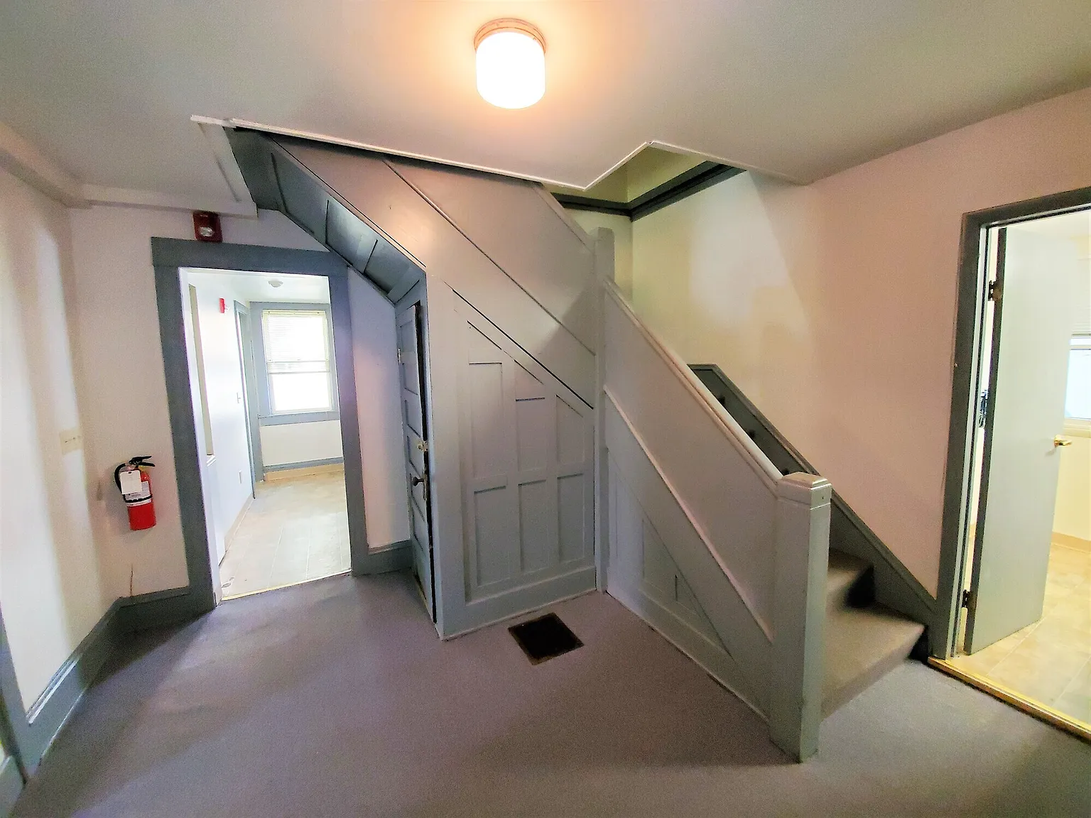 8-Bedroom House in Central Collegetown — Photo 3