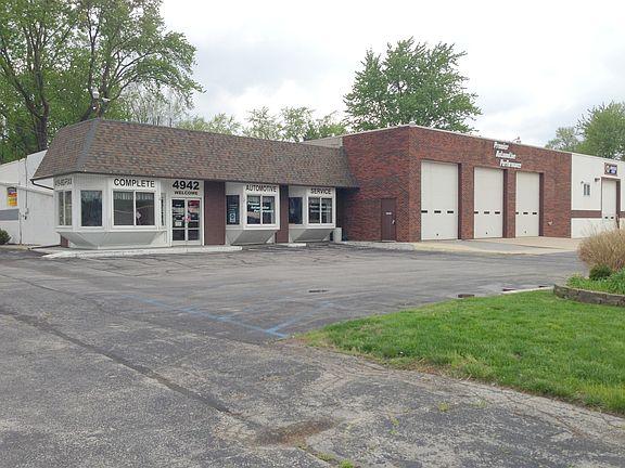 4942 W. Alexis in Sylvania offers many uses on a main thoroughfare