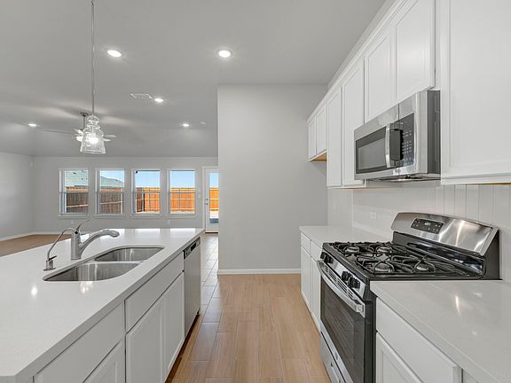 4th image of 1604 Etosha Dr