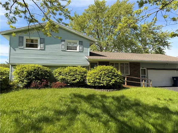 14 Flamingo Dr, Rochester, NY 14624