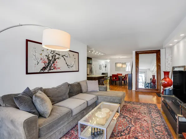 305 East 24th Street 7W image 1 of 12