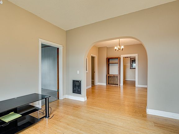 4th image of 2812 E Evergreen Blvd