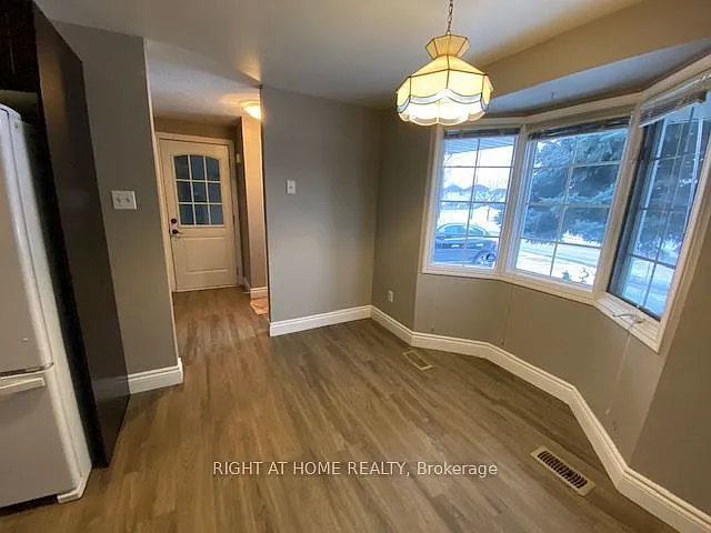 4 bed, $2,550 — Photo 2