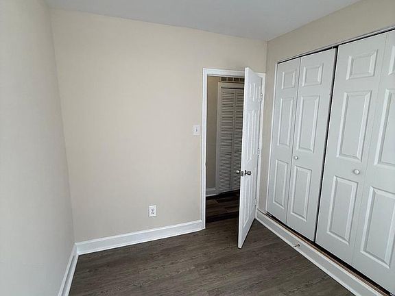 4th image of 7700 Oxman Rd