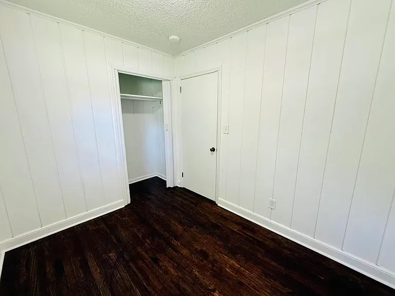 312 Hickory Ln — Photo 3