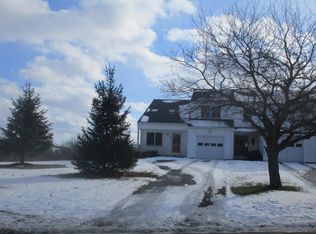 5647 Running Brook Rd, Farmington, NY 14425