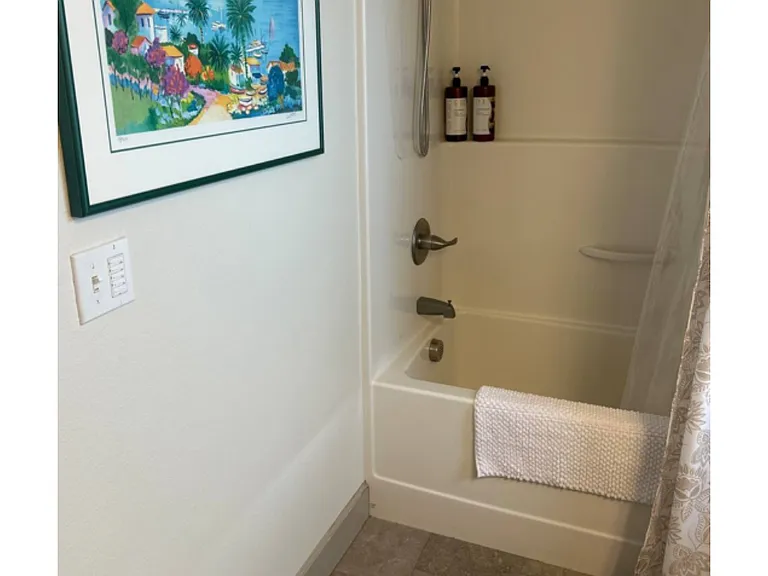 Upstairs full bath