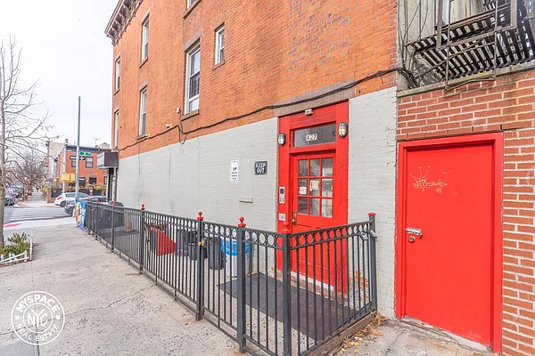 Rented by MySpaceNYC | media 10