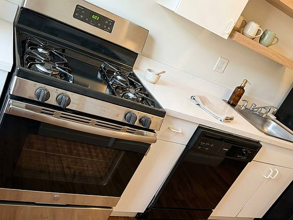 3rd image of 26 Park Vale Ave APT 10
