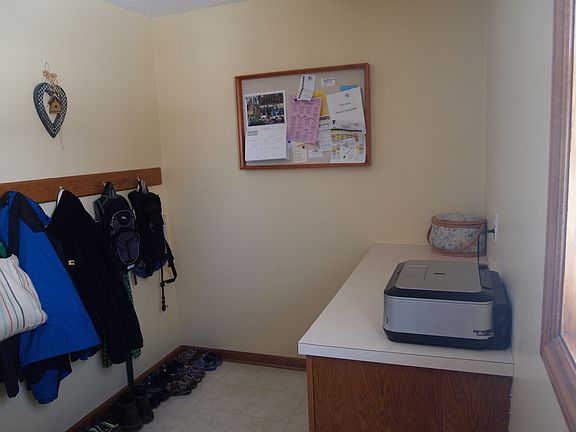 3rd image of 7543 Whistlevale Dr SW