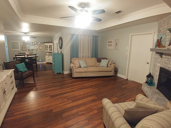 3rd image of 306 N Bayou Bend Dr
