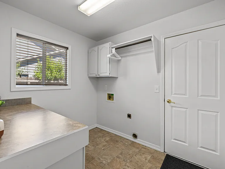 1528 E Falconrim Ct — Photo 66