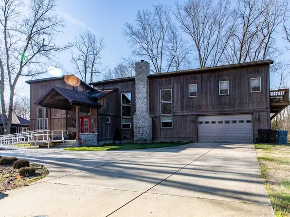 15445 Lakeshore Rd, Lakeside, MI 49116