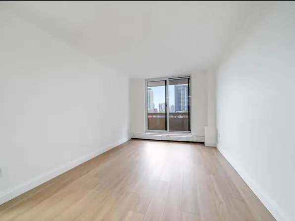 223 Jackson St W, Hamilton, ON