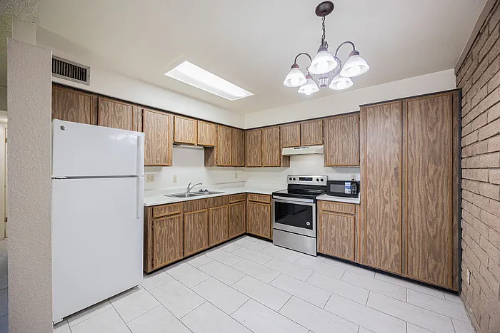 2219 W Morten Ave #3 — Photo 9
