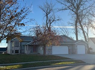 304 Napa Loop, Bismarck, ND 58504