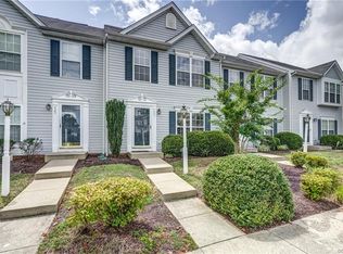 421 Hollybrook Ridge Ln, Richmond, VA 23223