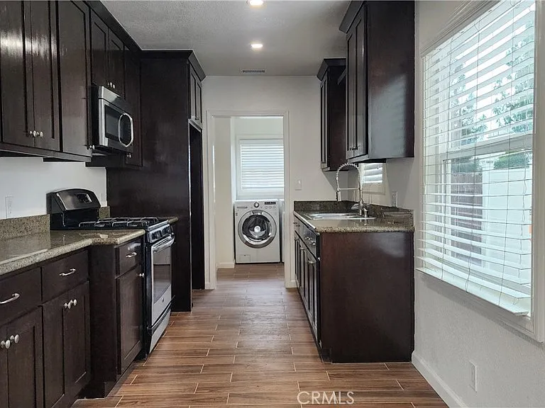 15709 Devonshire St — Photo 9