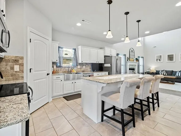 910 Hancock St — Photo 10