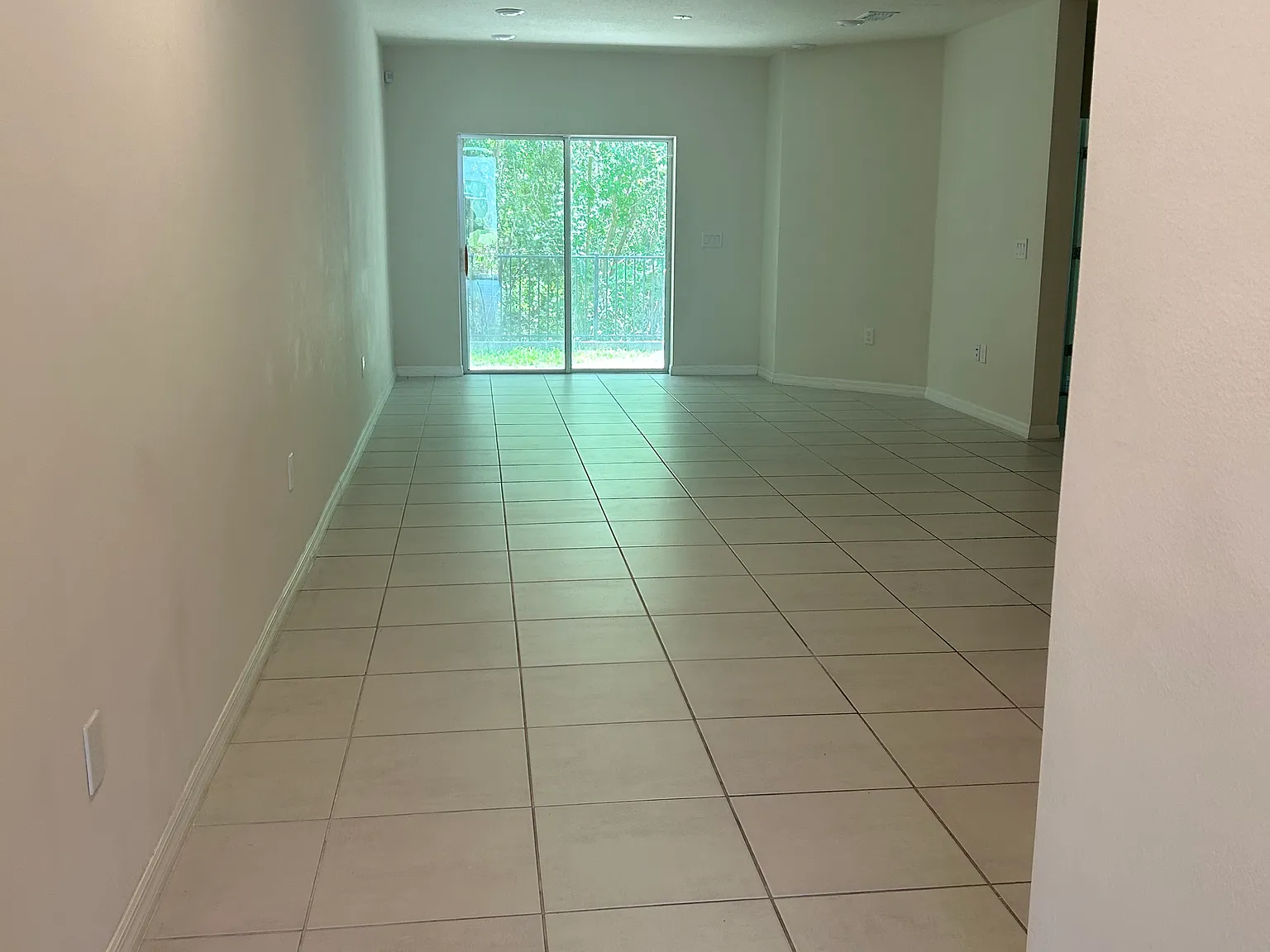 4 bed, 2043 sqft, $2,300 — Photo 2