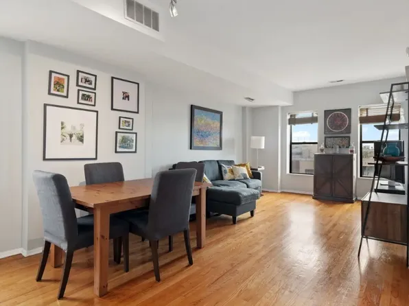 950 W Concord Pl #400, Chicago, IL 60614