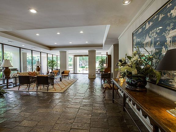 4th image of 4001 N New Braunfels Ave APT 208