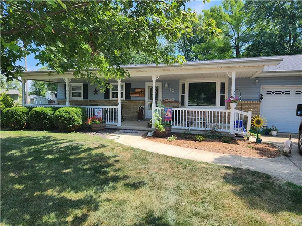 10 Powers Ct, Warrensburg, IL 62573