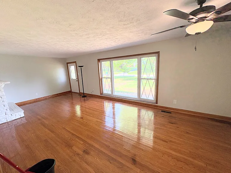 523 Lee Dr — Photo 2
