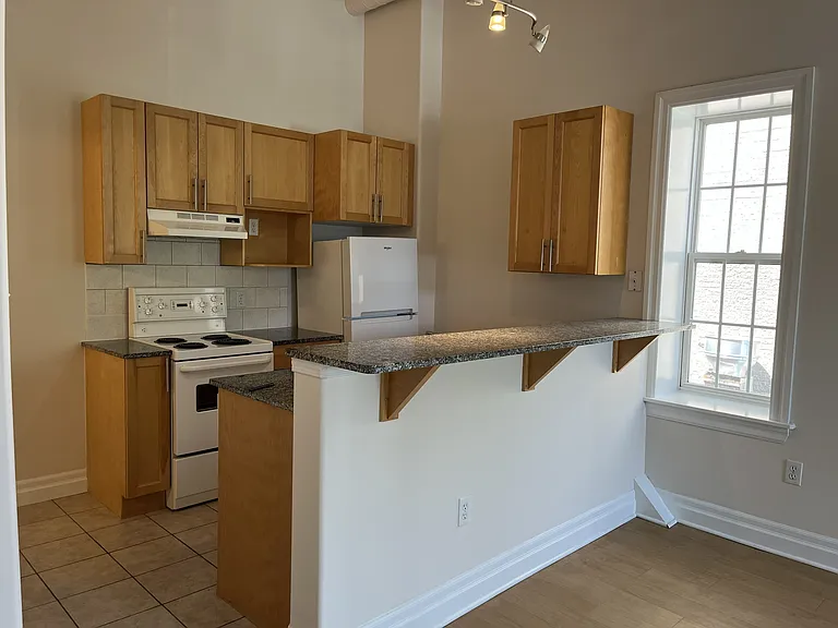 1254 Hollis St — Photo 16