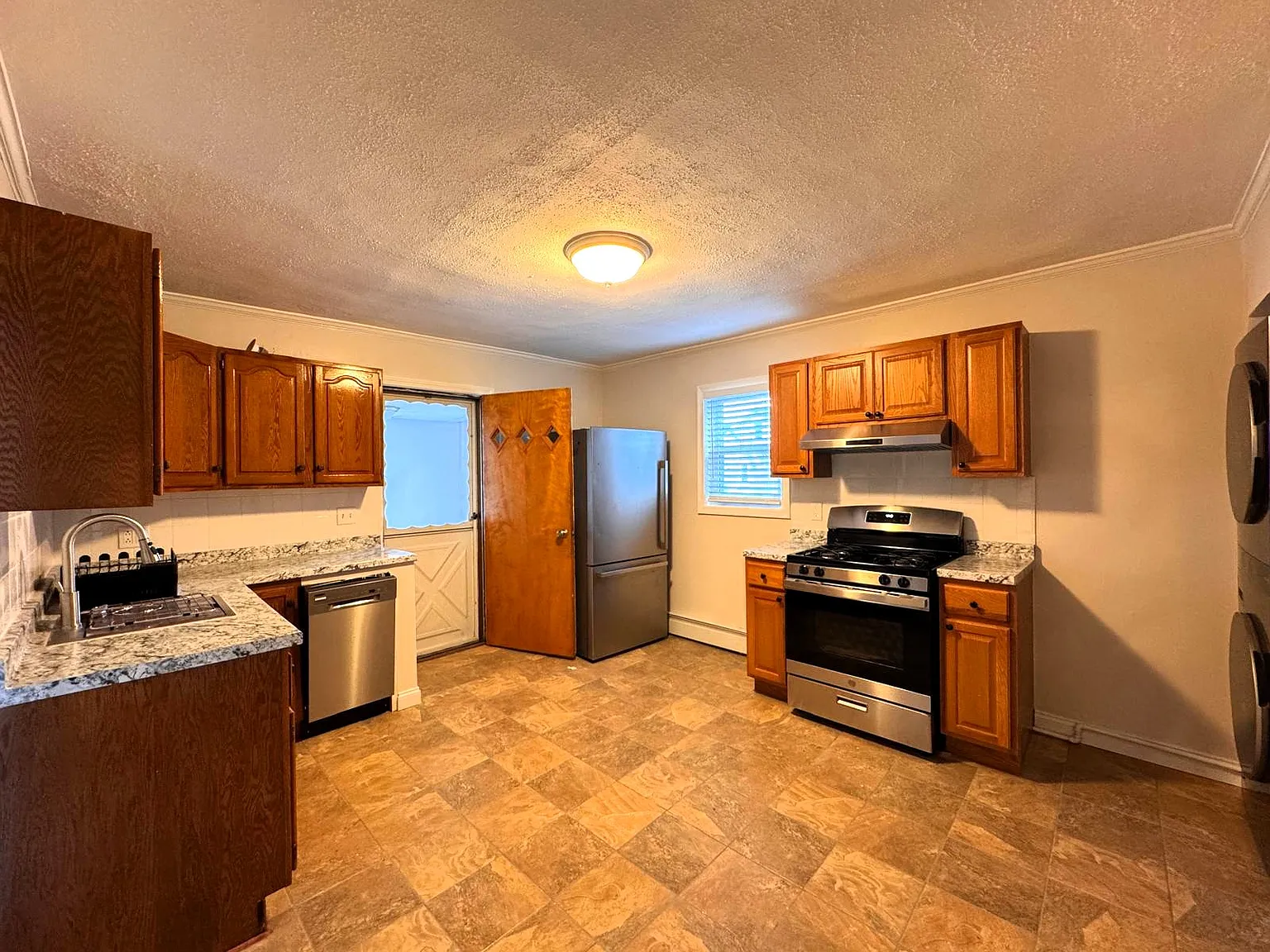3 bed, $3,000 — Photo 1