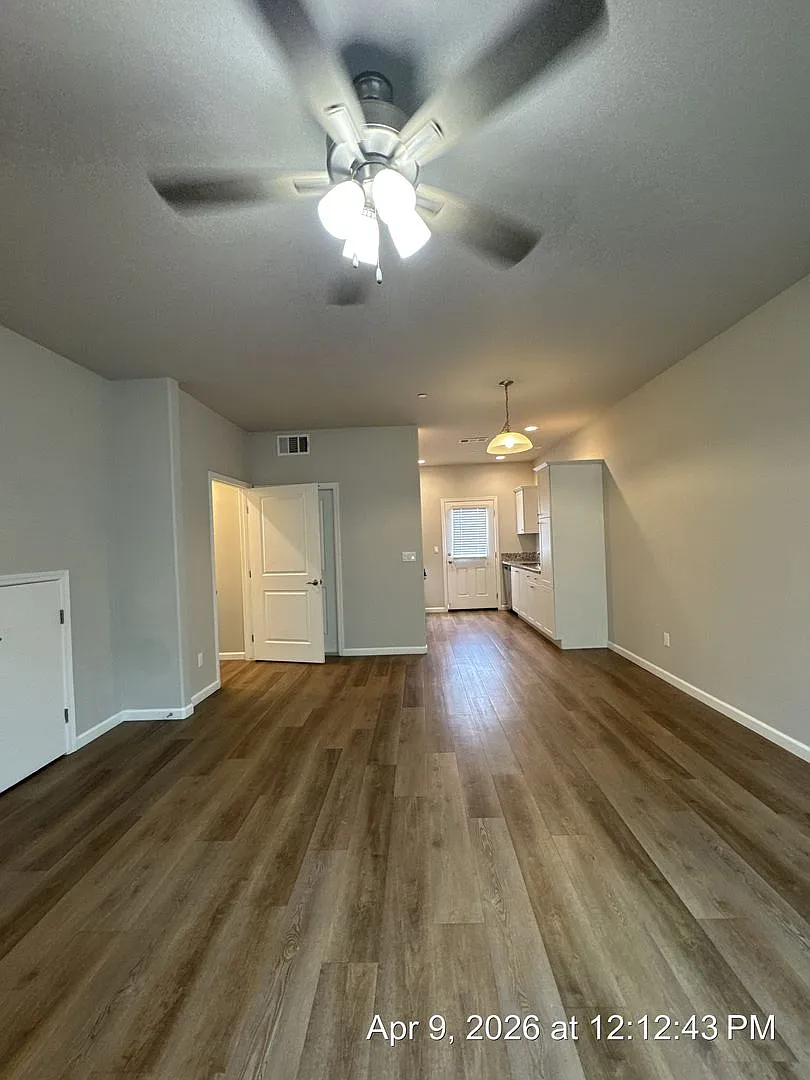 Building Photo - 414 S Summit St #101-104