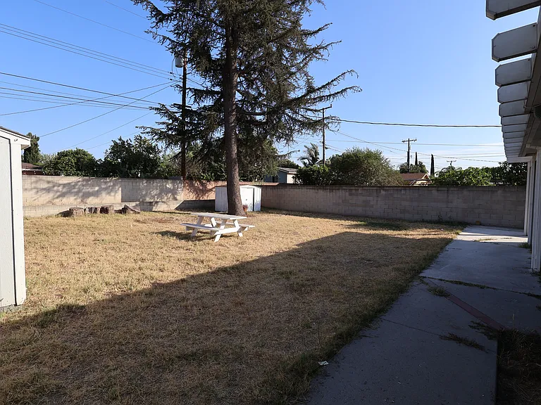 1618 N Hacienda Blvd — Photo 23