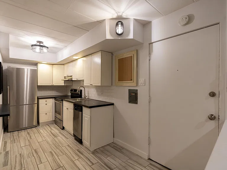 5708 Walnut St #L3 — Photo 2