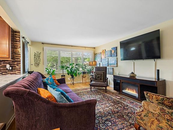 3rd image of 1914 Warren St