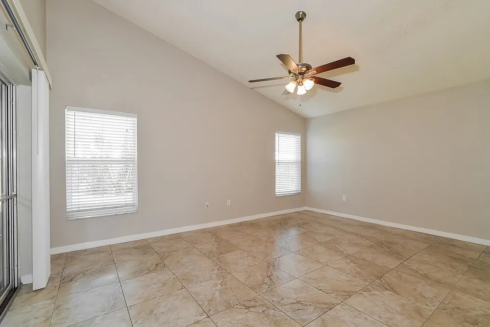 4 bed, 2.0 bath, 1700 sqft, $2,045 — Photo 4