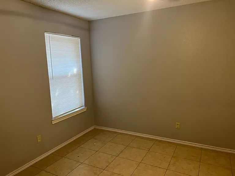 1712 San Rafael St — Photo 7