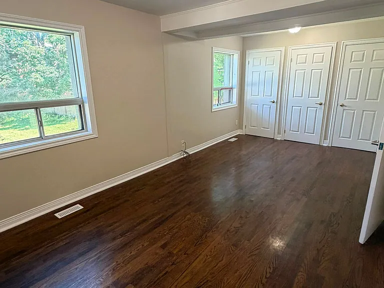 425 Livingston Rd N — Photo 6