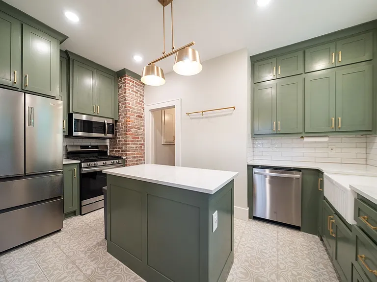 1431 Skyline Dr N — Photo 24