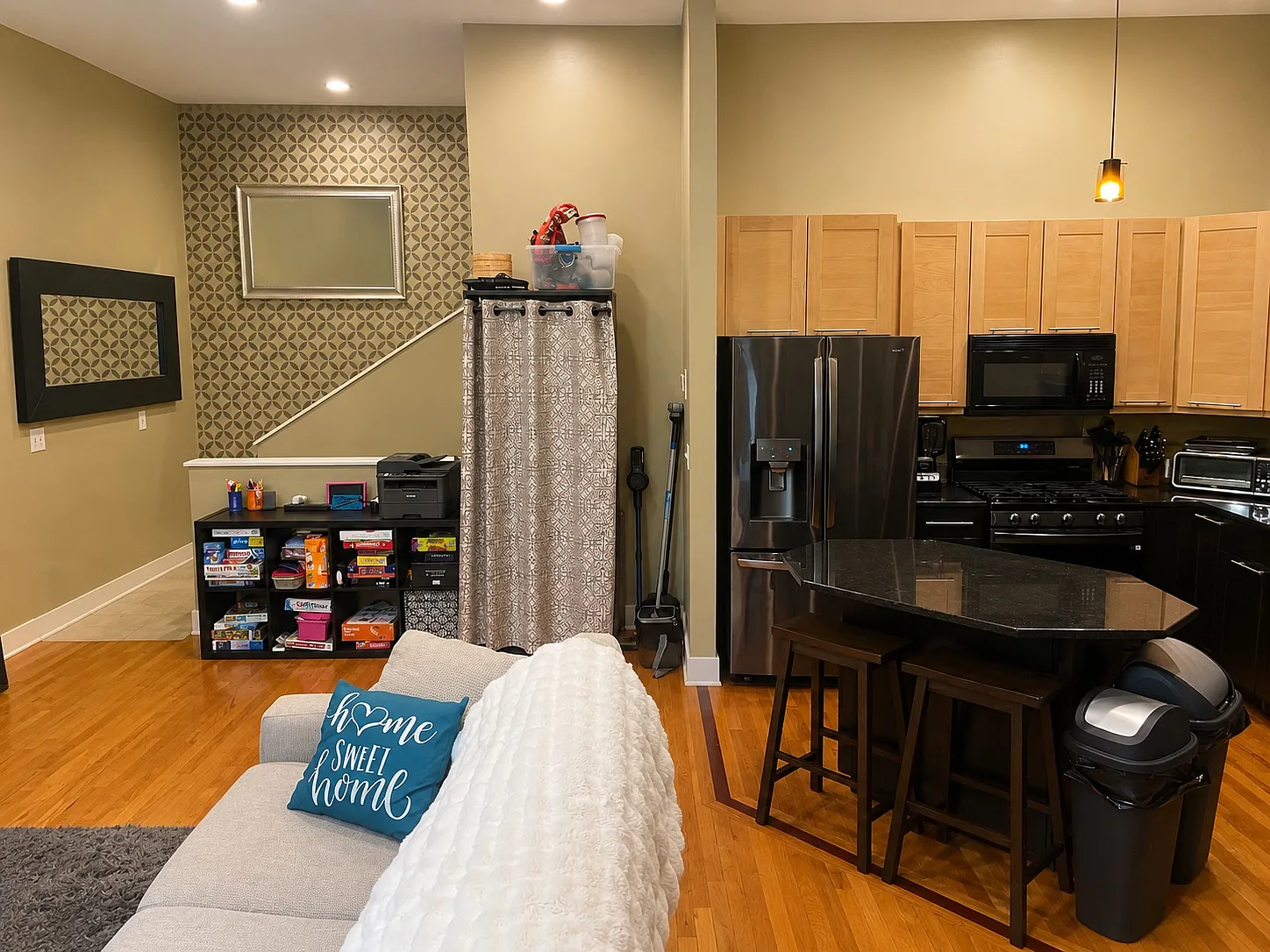 3 bed, 1725 sqft, $3,395 — Photo 3