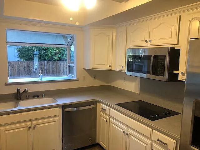 985 Bermuda Dr — Photo 3