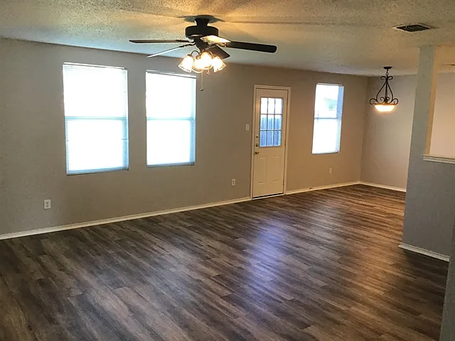 1313 Cherokee Rose Ln — Photo 5