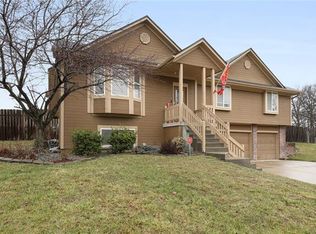 1203 Buckeye Ln, Pleasant Hill, MO 64080
