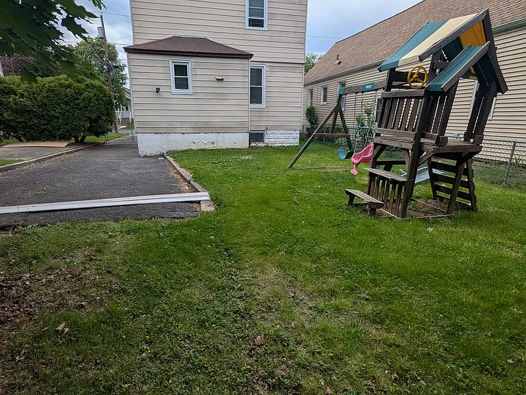507 W Henry St — Photo 14